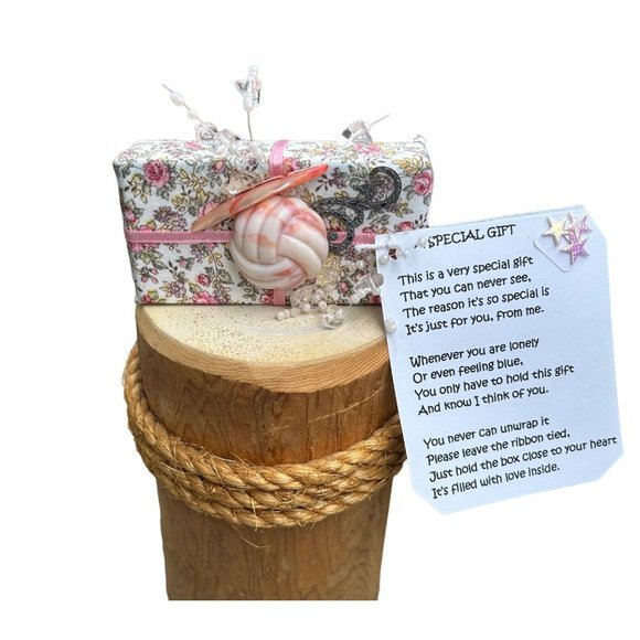 Handcrafted, Embellished, Fabric Wrapped‎ Gift Box - Picture 2 of 6